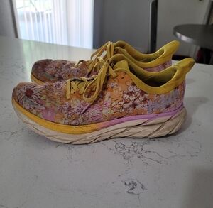 UNIQUE FREE PEOPLE HOKAS
